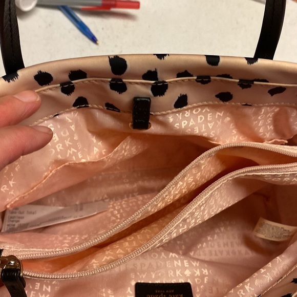 I am selling my Kate spade purse - Picture 2 of 3